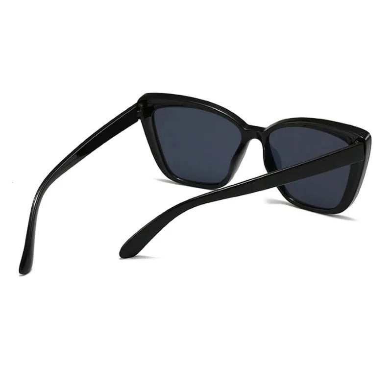 Noir Cat-Eye Elegance – Vintage Chic Sunglasses